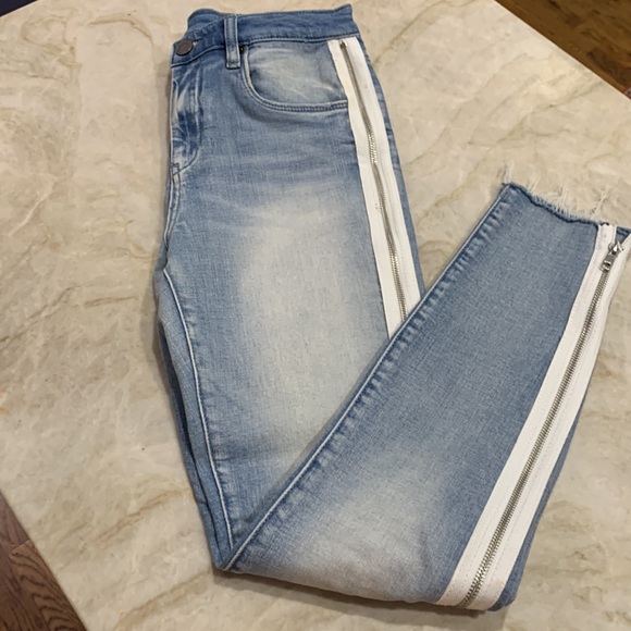 BLANKNYC The Great Jones Mid-Rise Zipper Trim Jeans - Picture 8 of 8